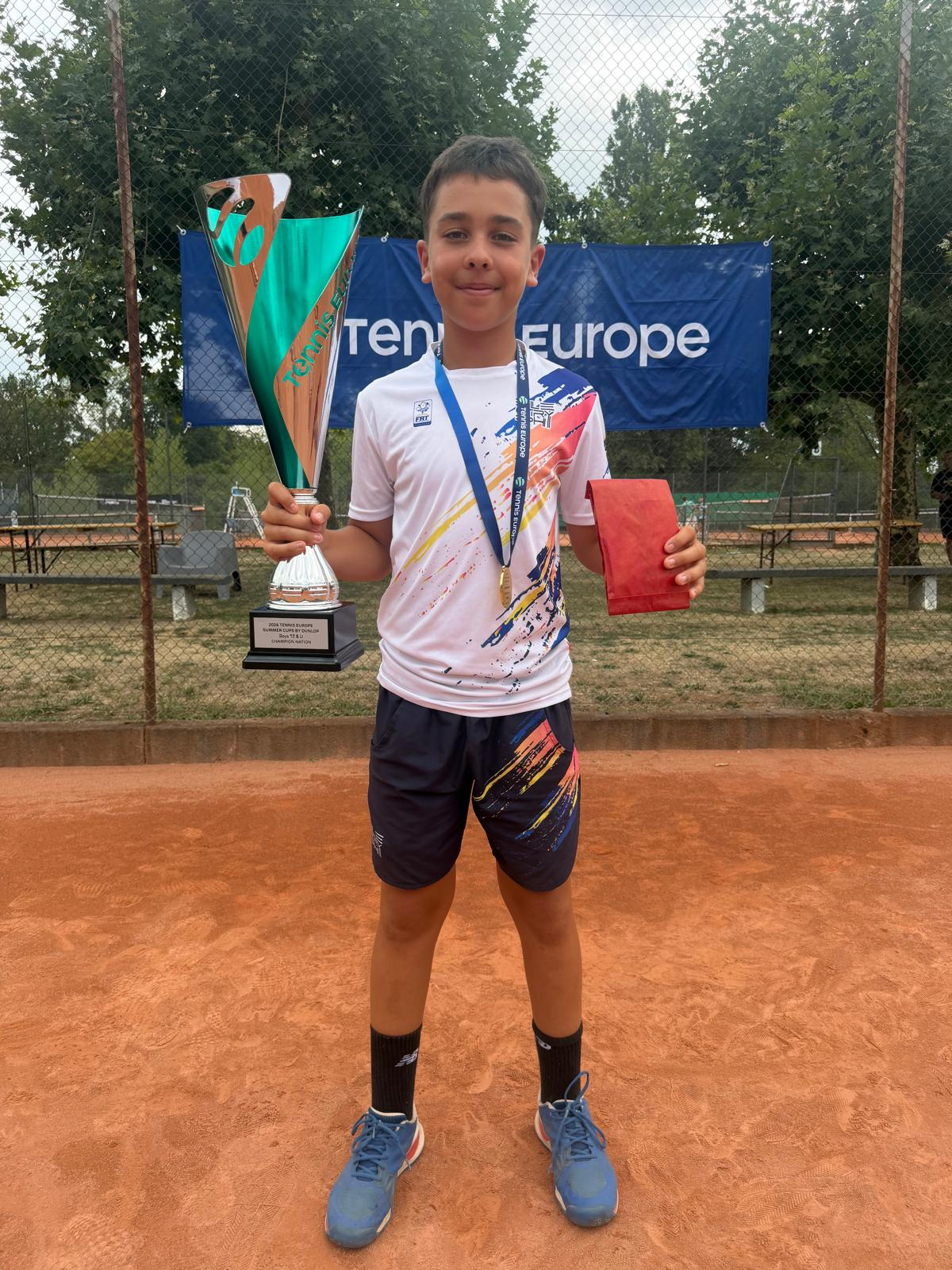 Tânărul tenisman gălățean Mateo Andrei Bocăneală, medaliat cu aur la Strasbourg