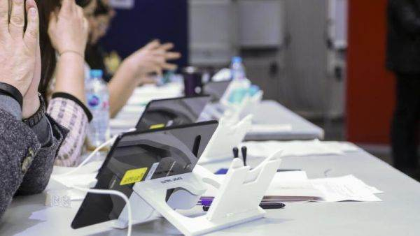 Sute de mii de români au votat în străinătate