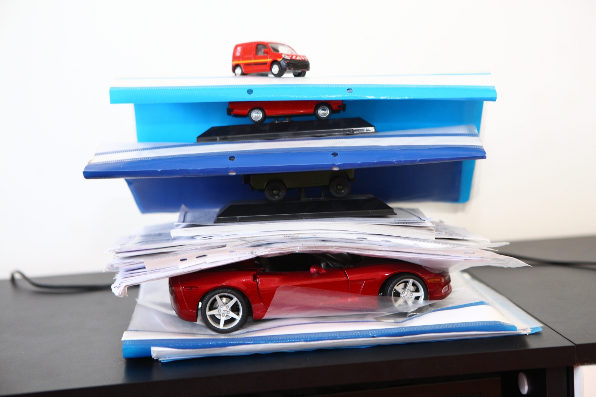 Galaţiul, oraş sufocat/ Unde ne sunt parcările supraetajate