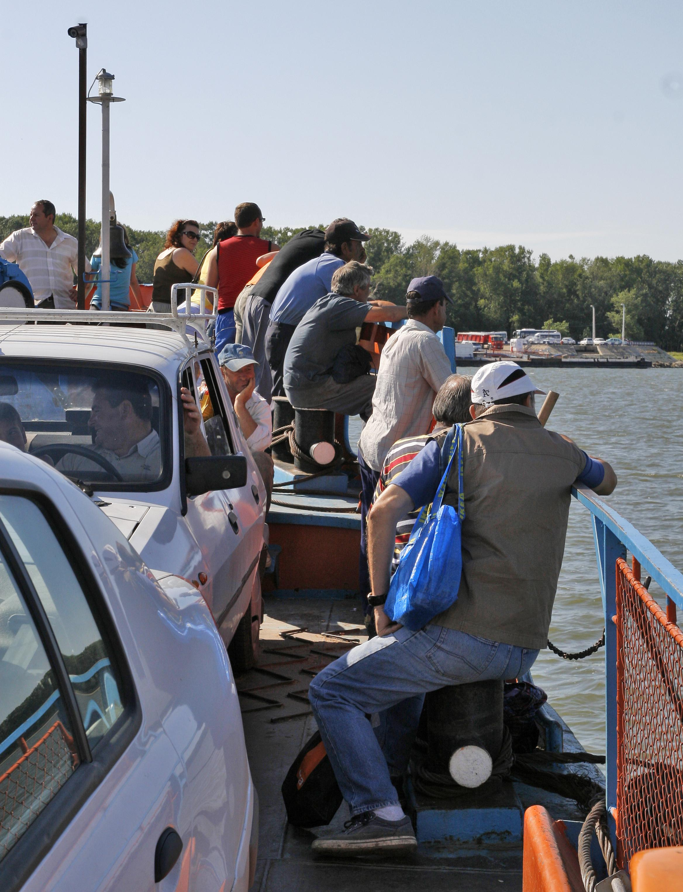 BACURILE, ”scufundate” de podul de la Brăila?