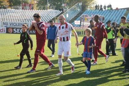 „Dragii mei, închideţi televizorul!”