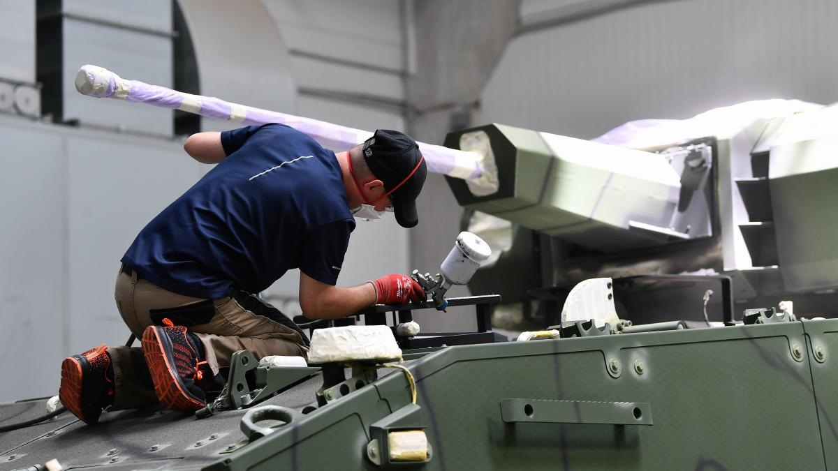 Industria de apărare a României, dependentă de importuri