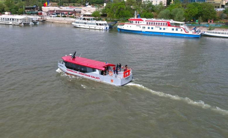 Noi curse cu nava de pasageri "Camelia"