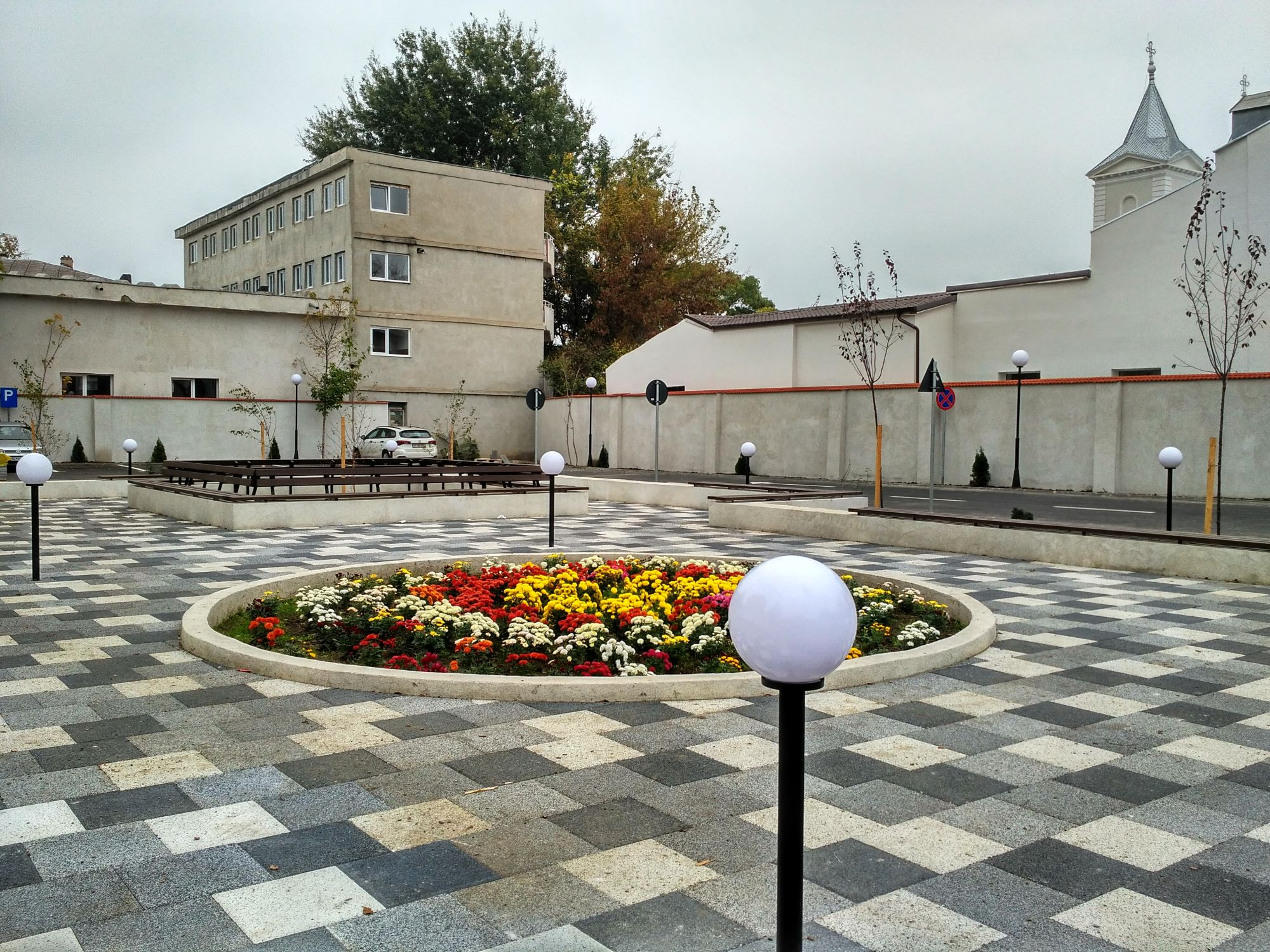 Amenajarea Piaţetei ”Florilor de Tei”, la final (FOTO)