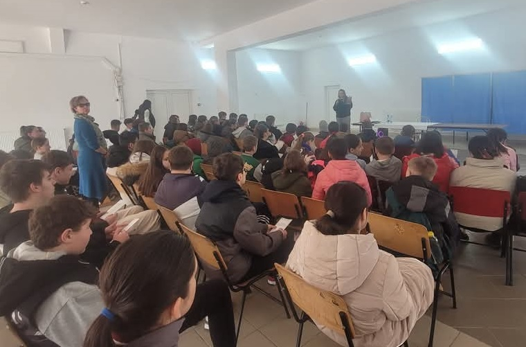 Nouă din zece copii din mediul rural, victime ale hărţuirii în şcoală