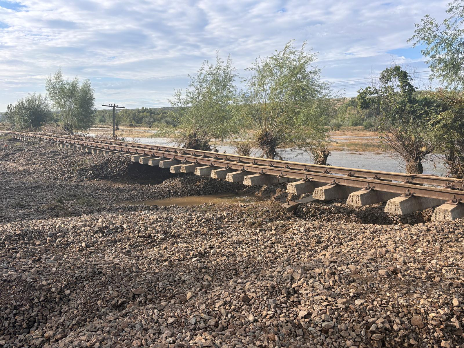 Calea ferată Galați - Bârlad, uitată de autorități. Zece luni în care nu s-a făcut nimic