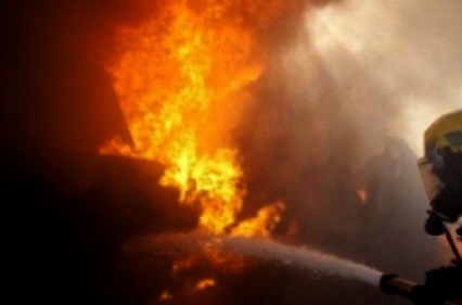 INCENDIU intenţionat la Gohor. Au rămas DOAR pereţii din casă