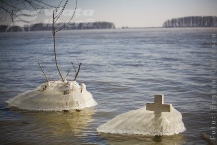 Revelaţii de gheaţă la mal 
