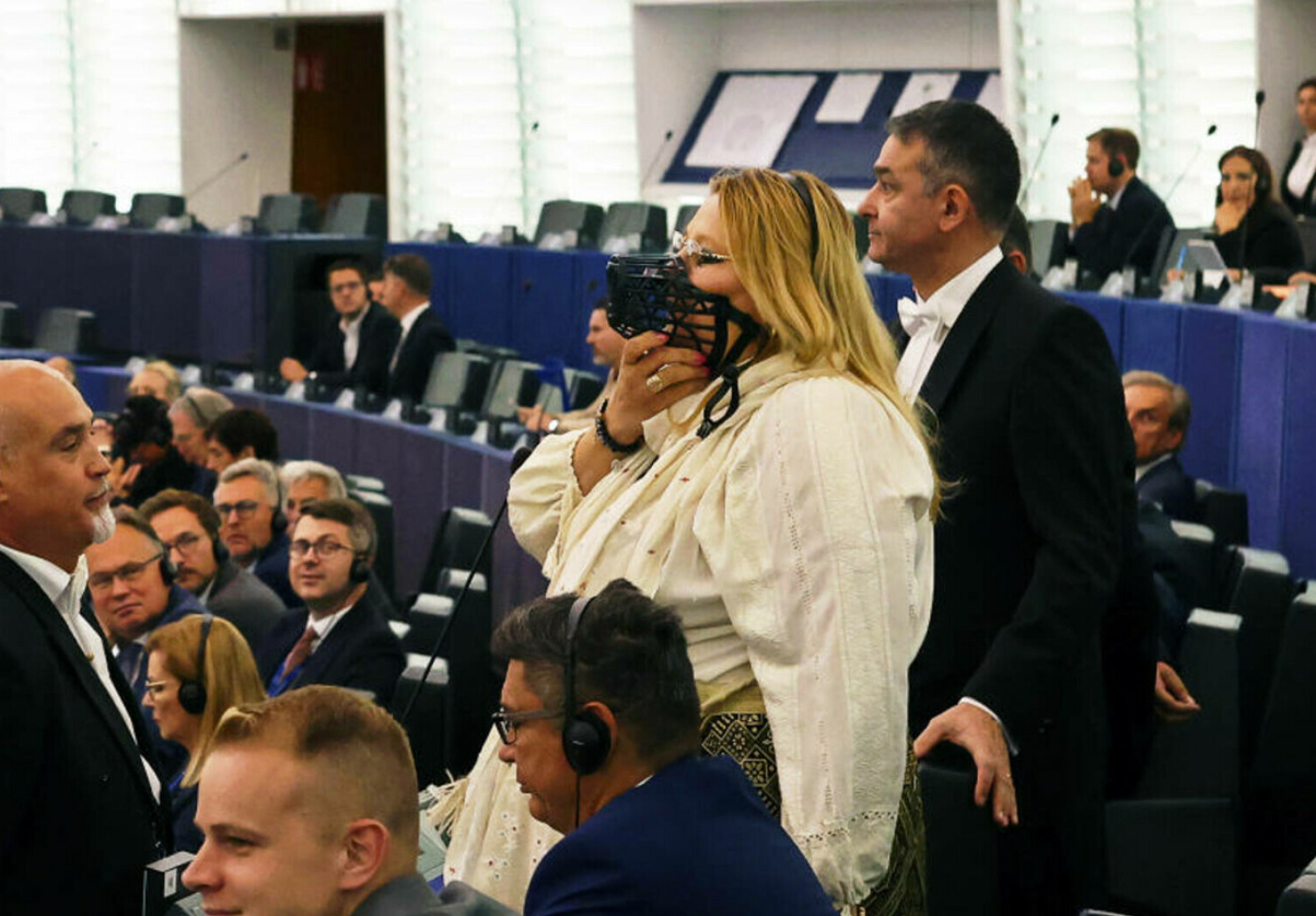 Șoșoacă, dată afară din plenul Parlamentului European (VIDEO)