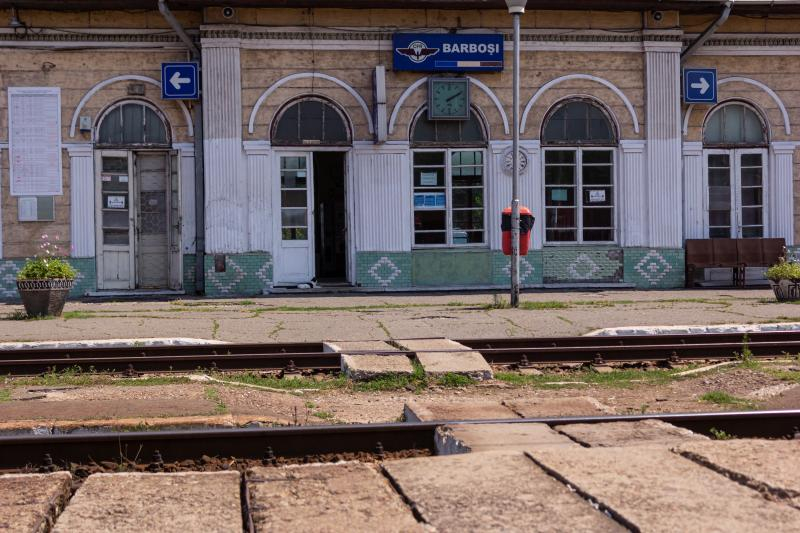 Gara uitată a Galațiului, gata să se prăbușească în orice moment. În așteptarea unui "viitor program" de reabilitare (FOTO)