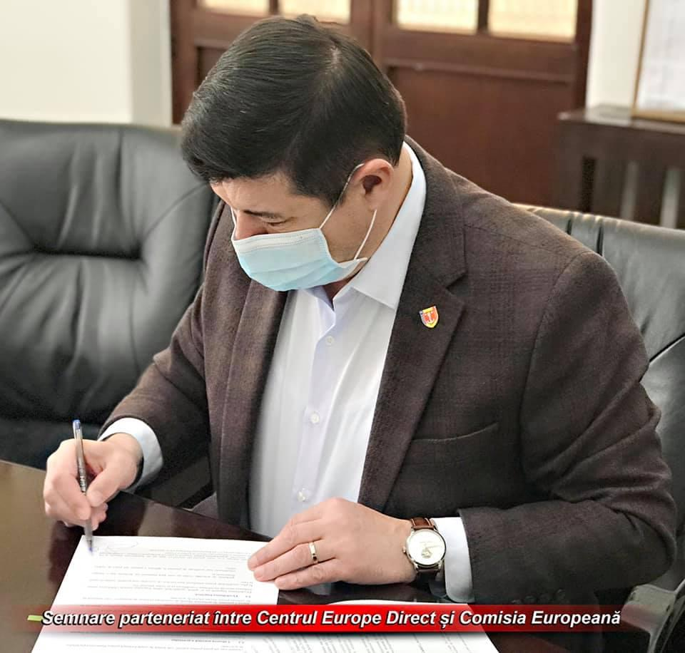 Parteneriat cu Comisia Europeană