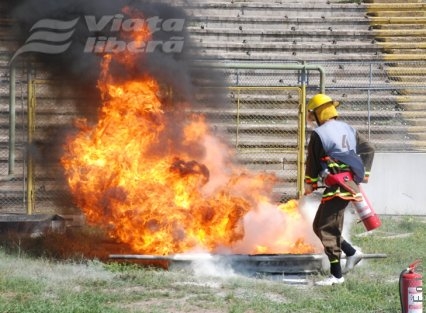 Stadionul Dunărea, sub flăcări şi pompieri 