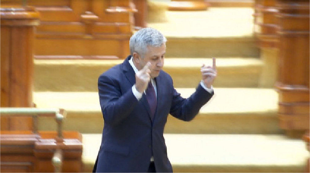 Neghiobia și veșnicia ei stau la aceeași masă a tăcerii