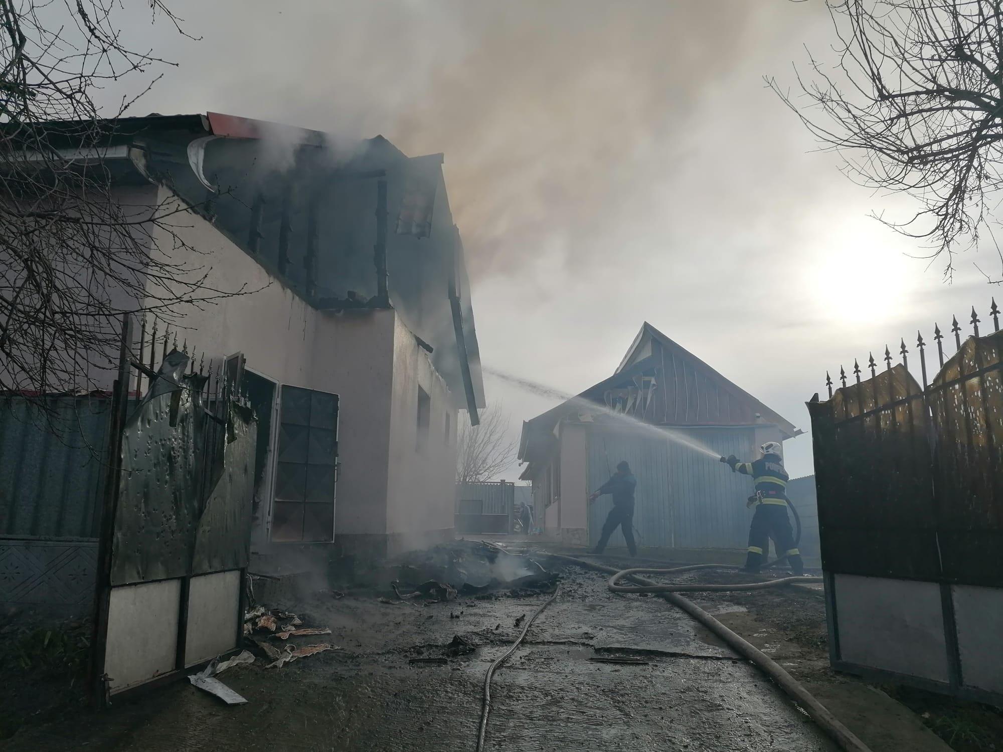 O casă abia renovată, distrusă într-un incendiu