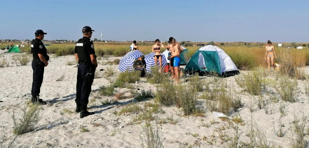 Amenzi pentru campare ilegală în Delta Dunării