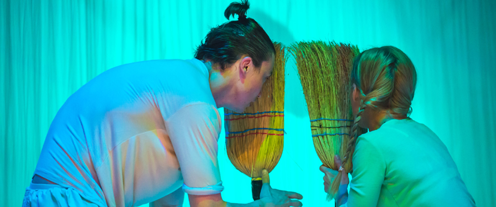 „De mână cu tine” și „Harap Alb”, cu artiştii Teatrului ”Gulliver”