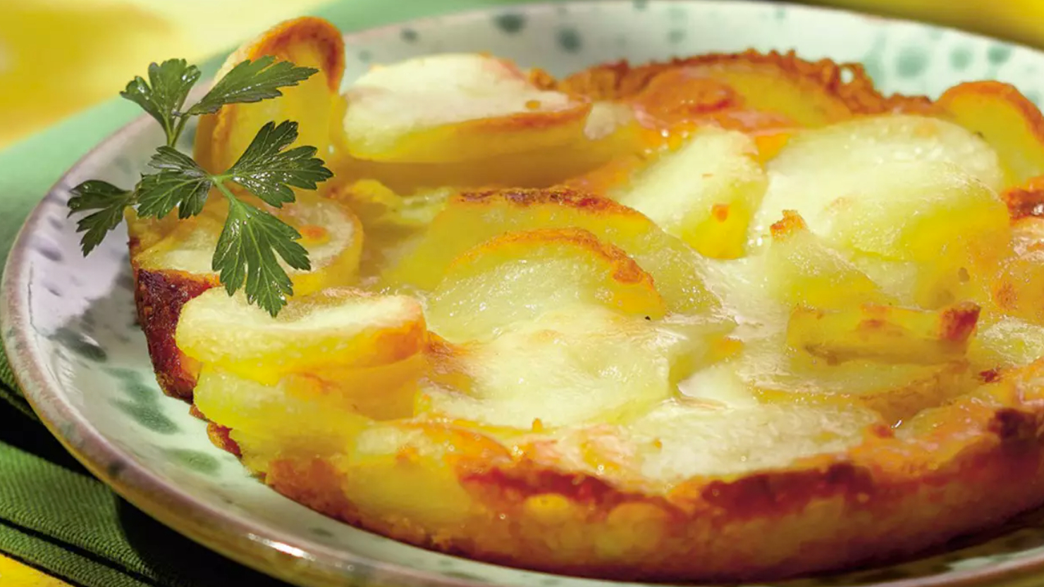 Cartofi gratinați la cuptor cu smântână și cașcaval