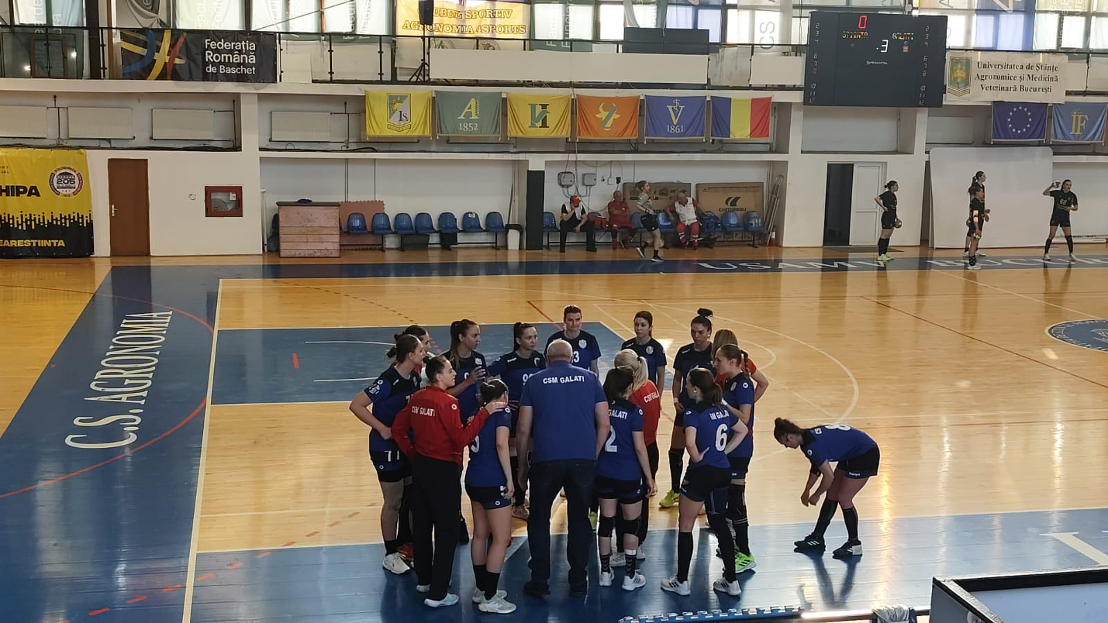 Arbitraj ostil și înfrângere pentru handbalistele gălățence