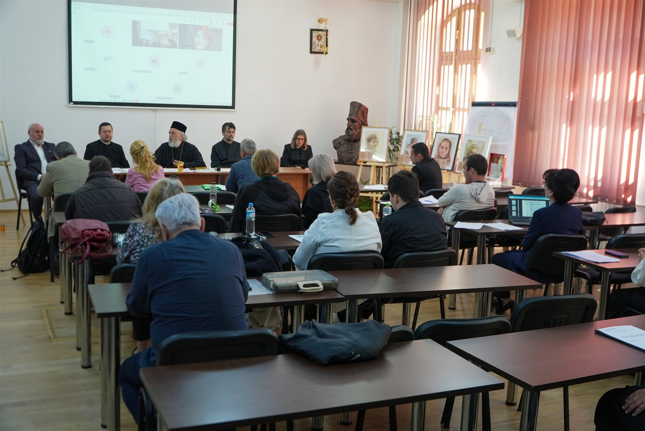 Sesiune științifică studențească în Galaţi, cu participanți din cinci orașe