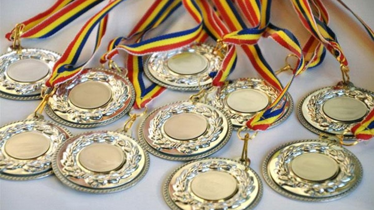 Peste 60 de elevi gălățeni merg la olimpiadele naționale de matematică și fizică