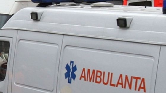 ACCIDENT în apropiere de Vânători. O maşină s-a RĂSTURNAT, iar două persoane au fost rănite