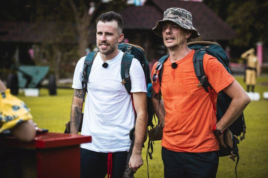 ”Fix oamenii care au cel mai puţin te ajută cel mai mult”