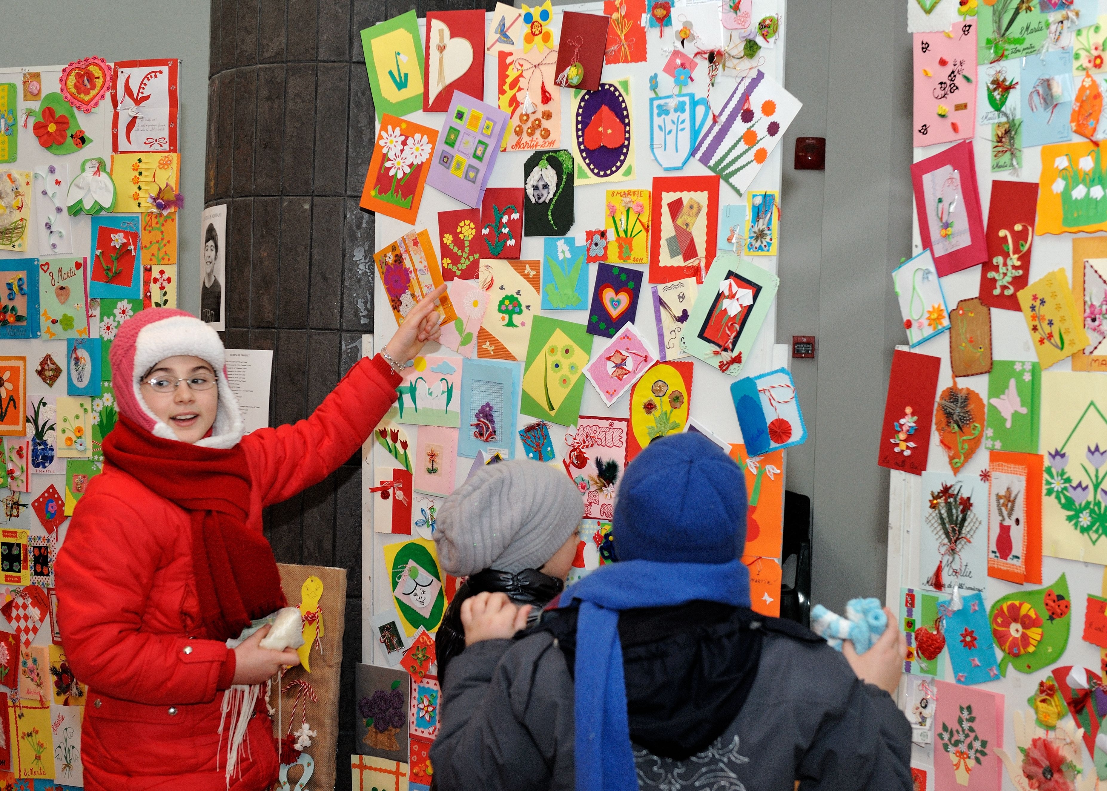 Miracolul iubirii împletit în lumina mărţişoarelor. Ajutor pentru Ioana, din peste nouă ţări