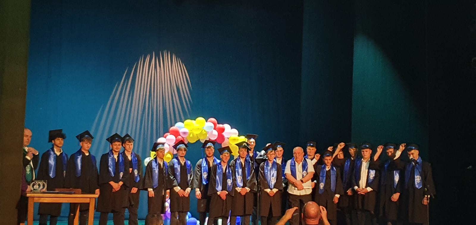 Emoții pentru anii de liceu încheiați și perspectivele profesionale. Ceremonie la „Radu Negru”