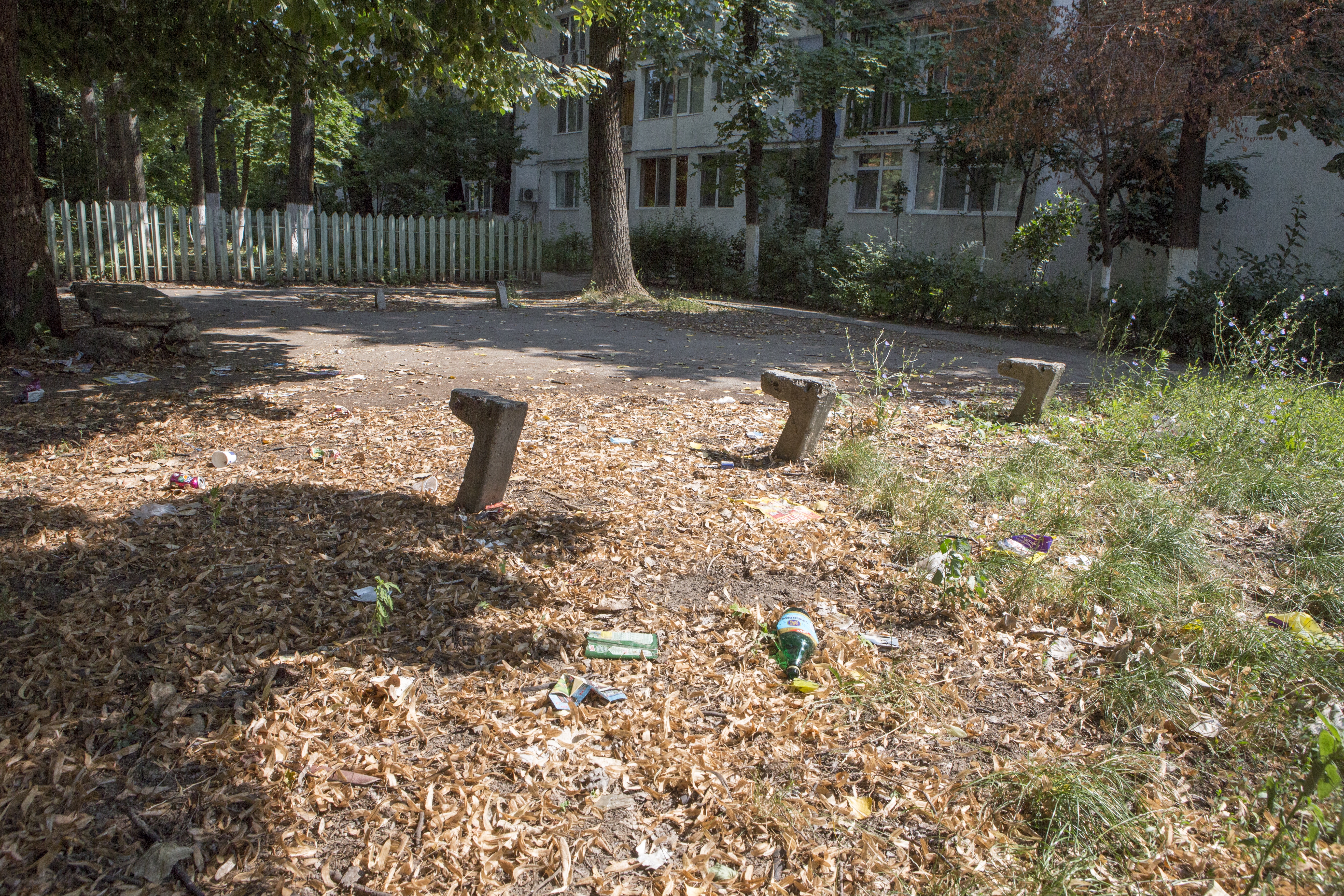 Garaje multe, parcuri puţine şi WC-uri publice deloc în Ţiglina II