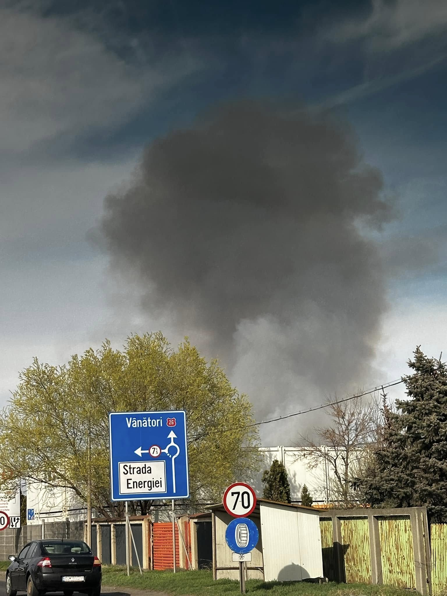 Incendiu violent pe malul Brateșului. Pompierii sunt în alertă (VIDEO)