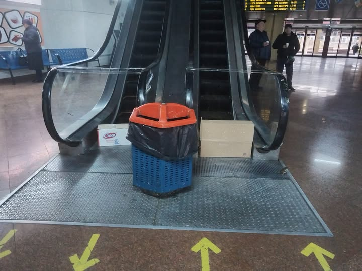 Poza zilei. Scară spre nicăieri în Gara Galați