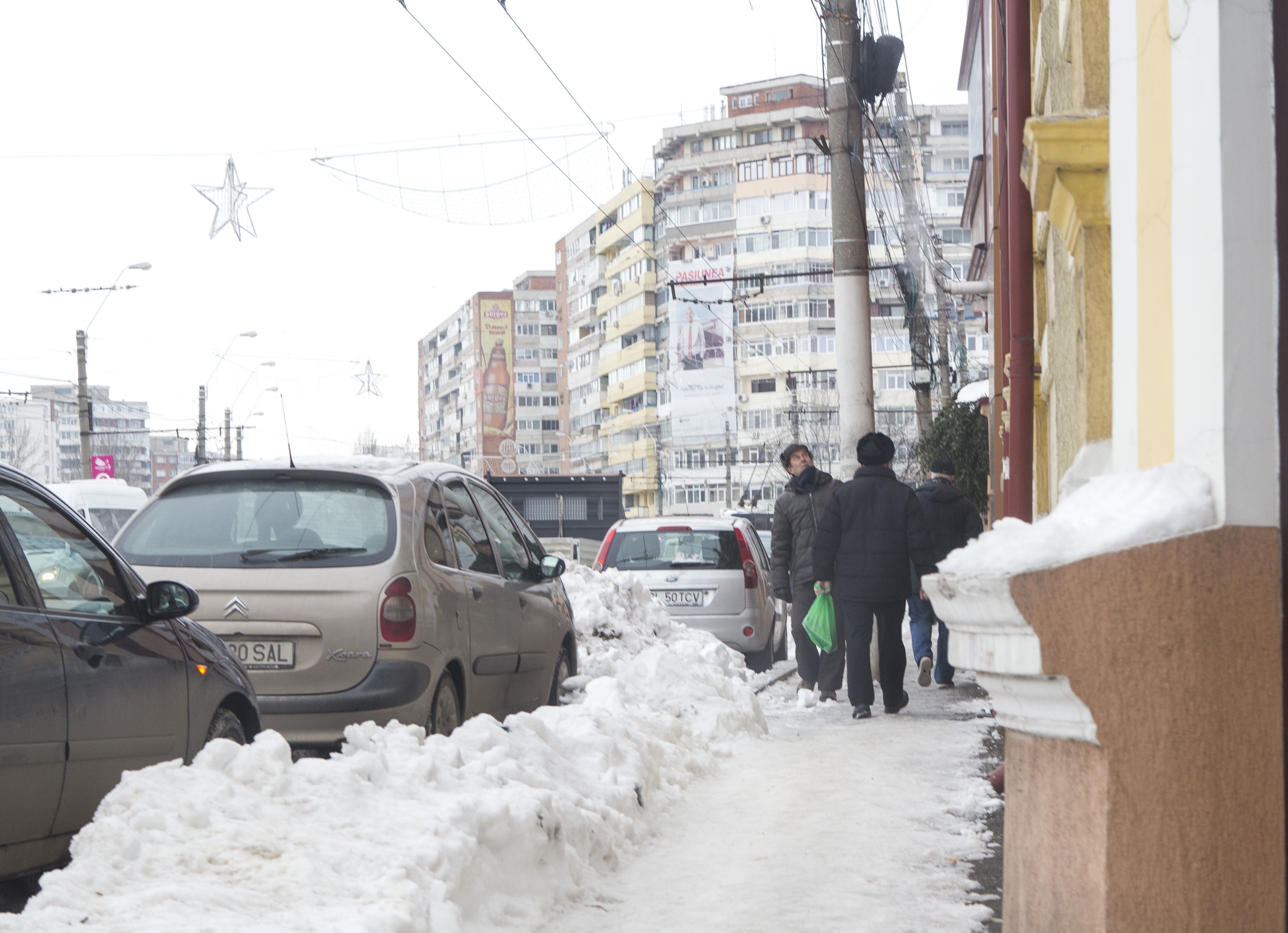 INFORMARE METEO: intensificări ale vântului, ninsori, polei şi ploi moderate cantitativ