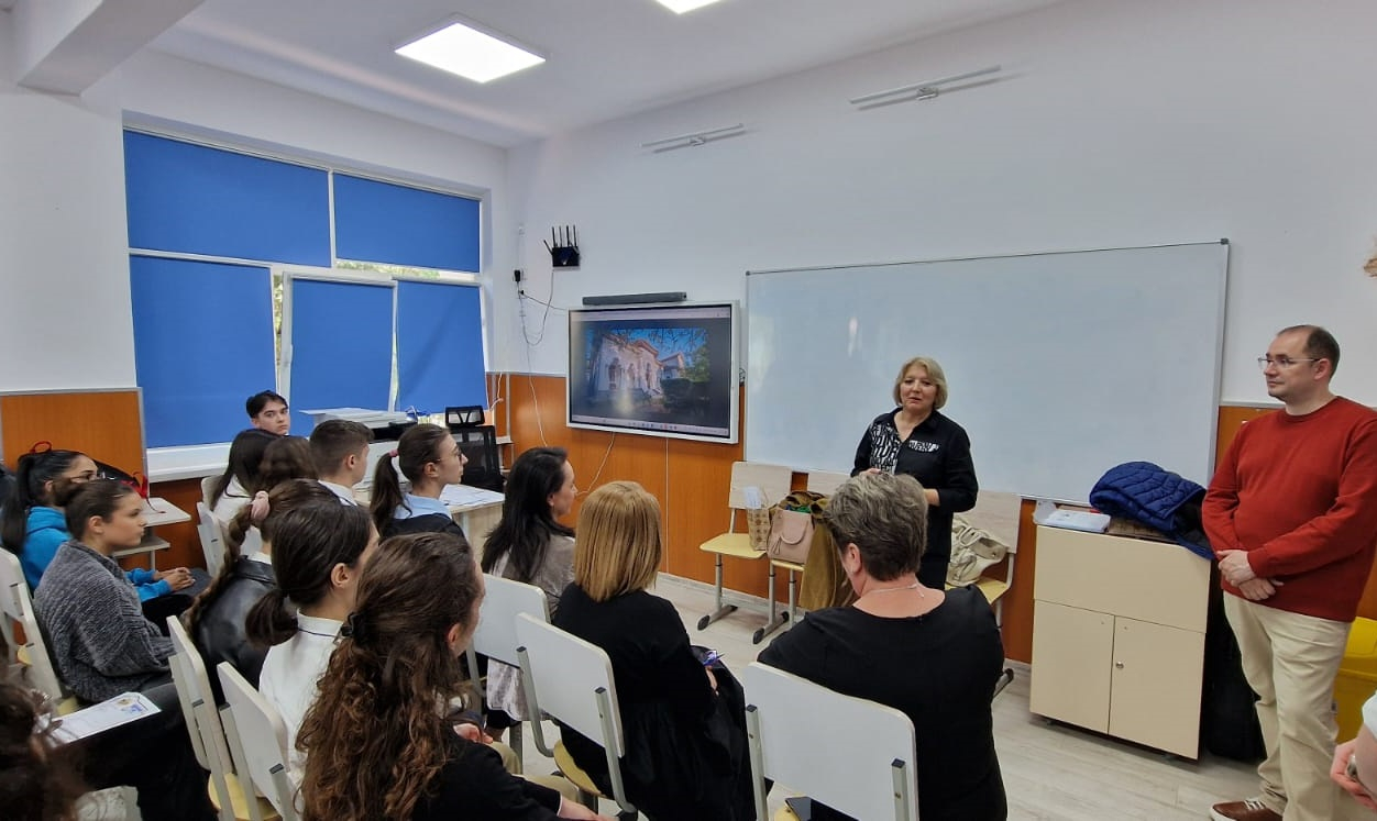 Promovarea patrimoniului local prin fotografie, la Colegiul „Cuza”