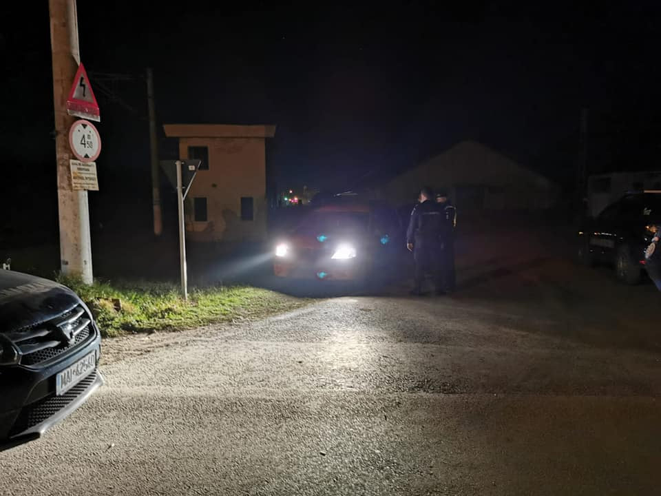 Scandal, în miez de noapte, în cartierul aflat în carantină din Ivești