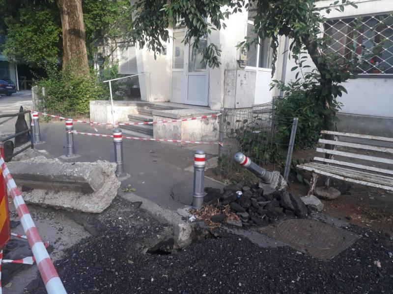 Surparea de la blocul B1 așteaptă vremuri fără ploi pentru începerea reparațiilor