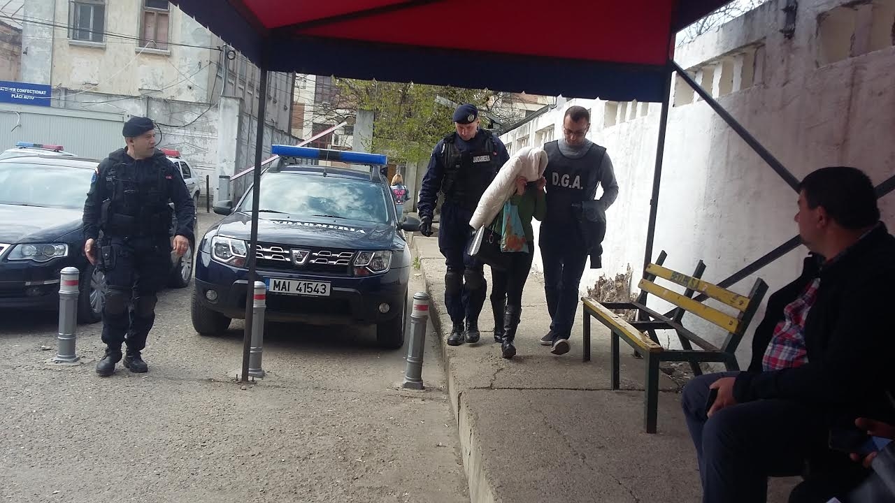 Percheziţii Anticorupţie la Serviciul de Evidenţa Persoanelor | 280 de moldoveni cazaţi într-un apartament!