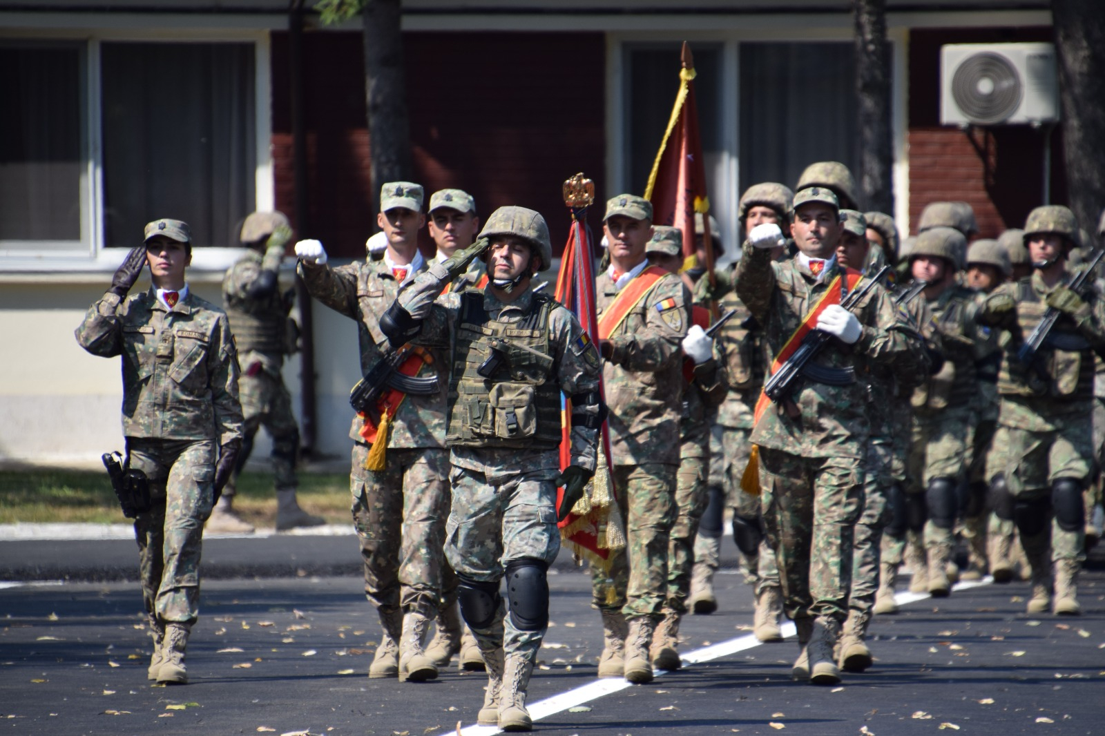 Militarii gălăţeni verifică drumurile şi podurile din judeţ