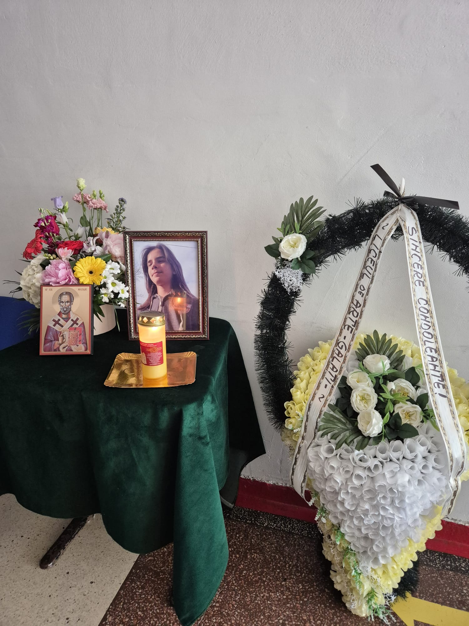 Sâmbătă, omagiu din partea colegilor pentru elevul Liceului de Arte decedat în urma unui accident rutier