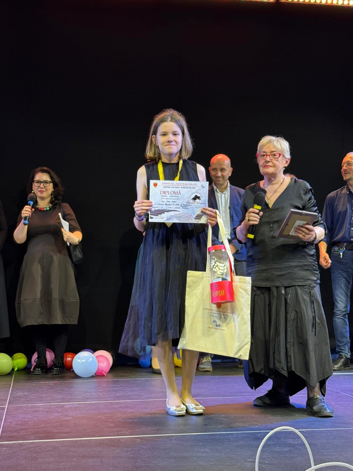 Pianiști gălățeni, laureați la concursul internațional „Pianul fermecat”