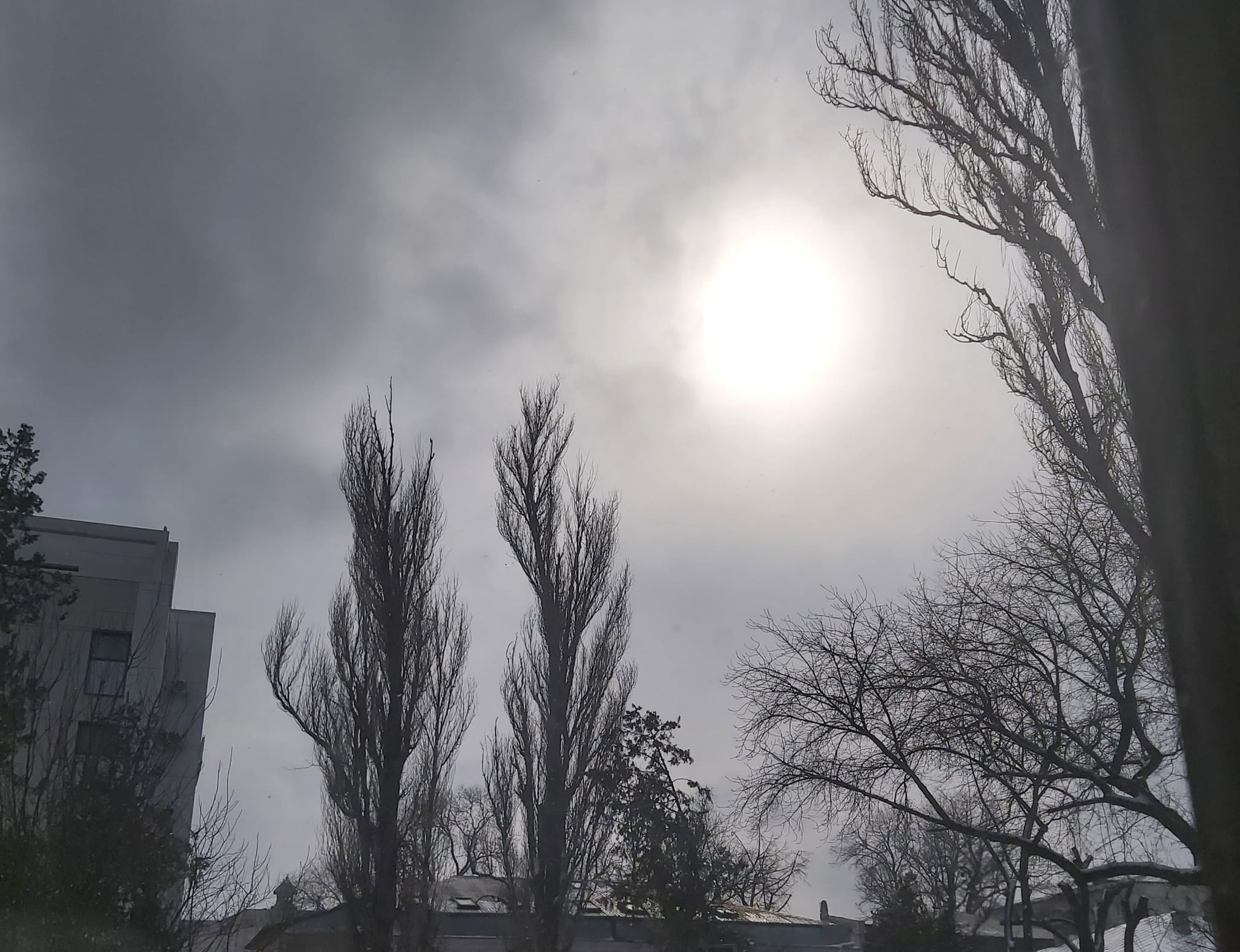 Cer parţial noros în cursul zilei de astăzi