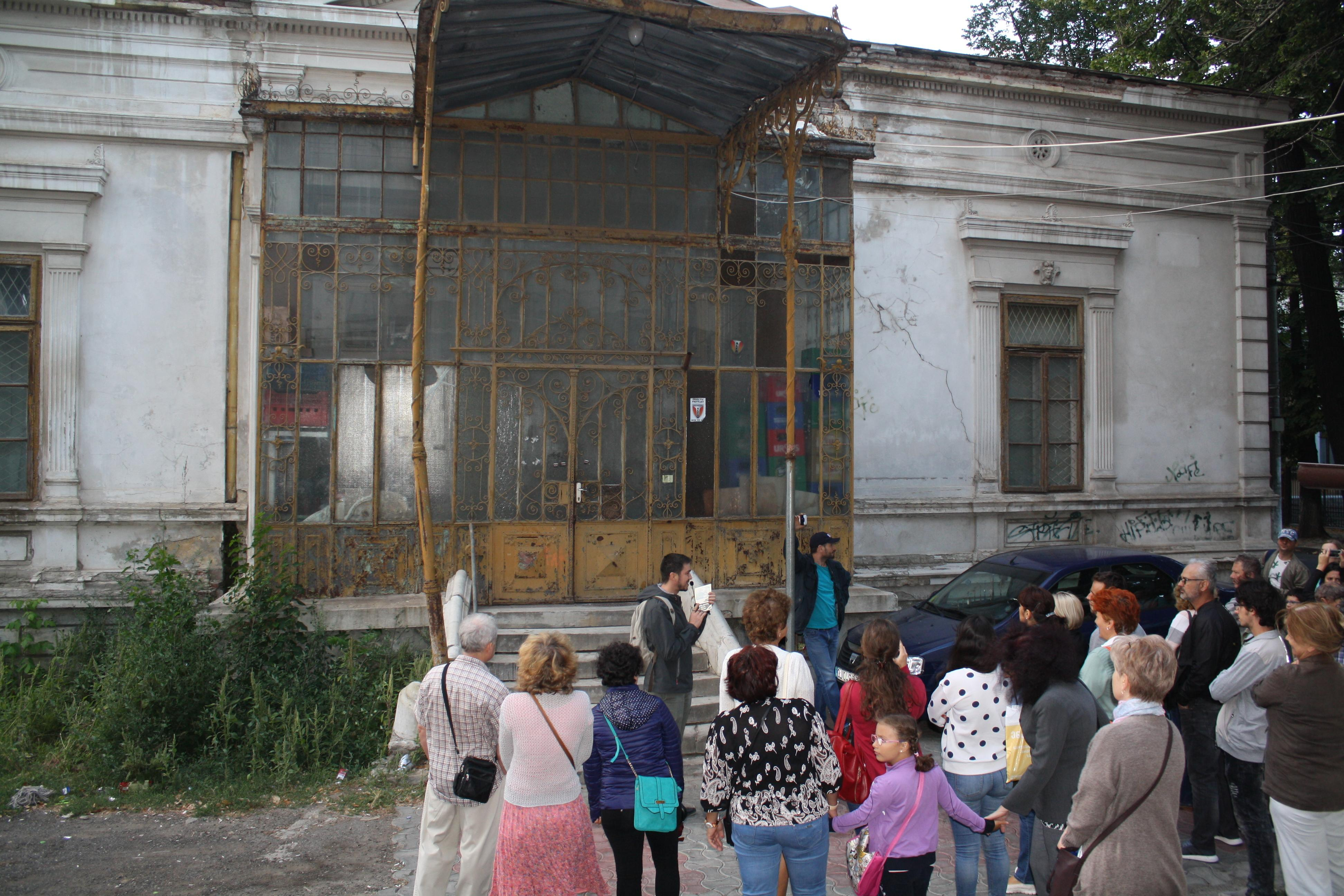 România pe hârtie în 100 de chipuri. De la mitologie greacă la ceai, printre navetele cu bere