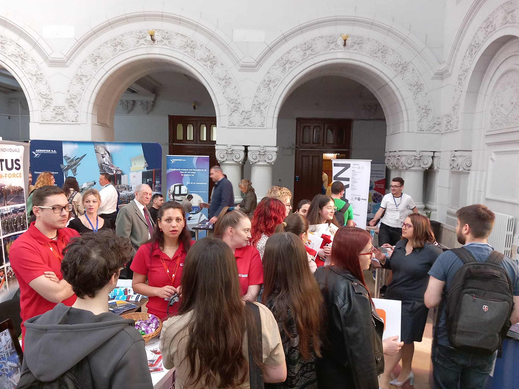 52 de companii şi instituţii au încercat să recruteze studenţi şi absolvenţi (FOTO)
