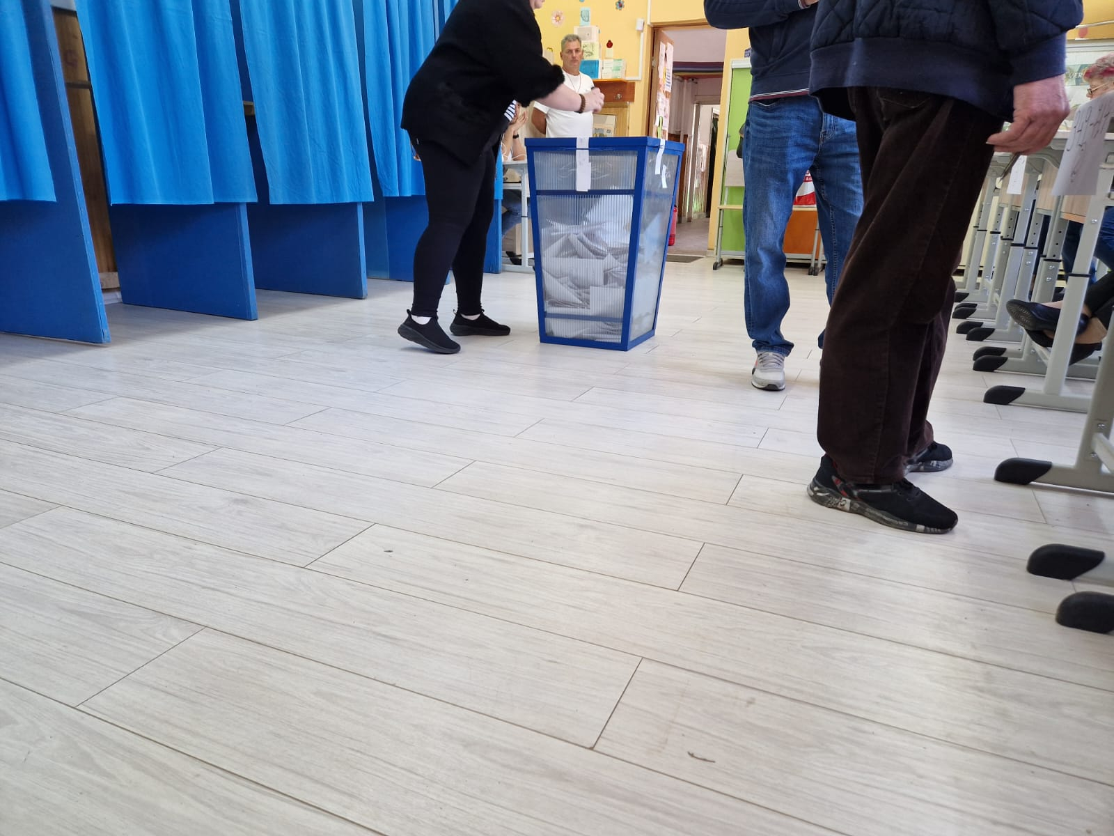 Alarmă falsă la o secţie de votare din Oancea