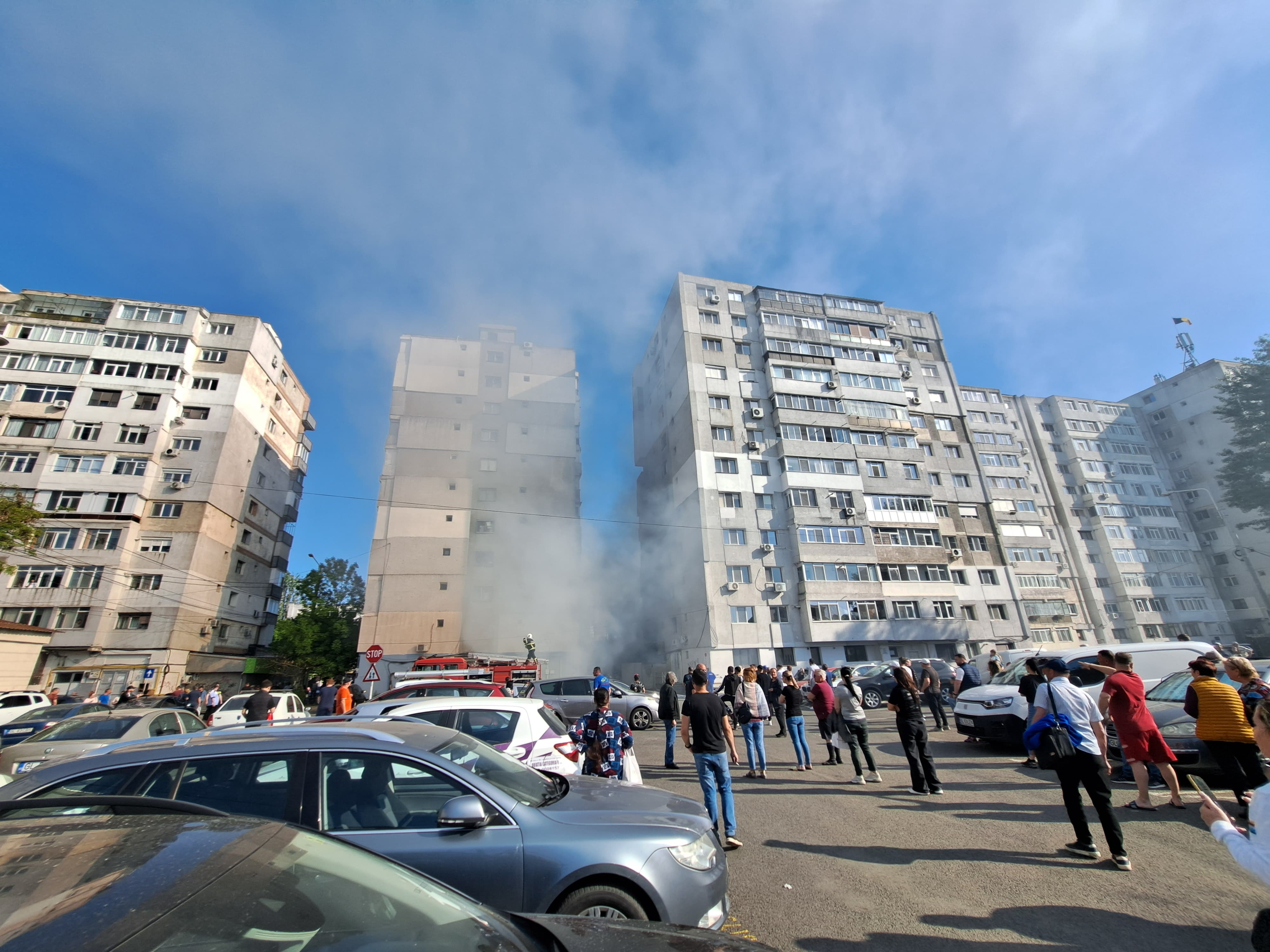 Incendiu la Profi! Angajații s-au evacuat (GALERIE FOTO)