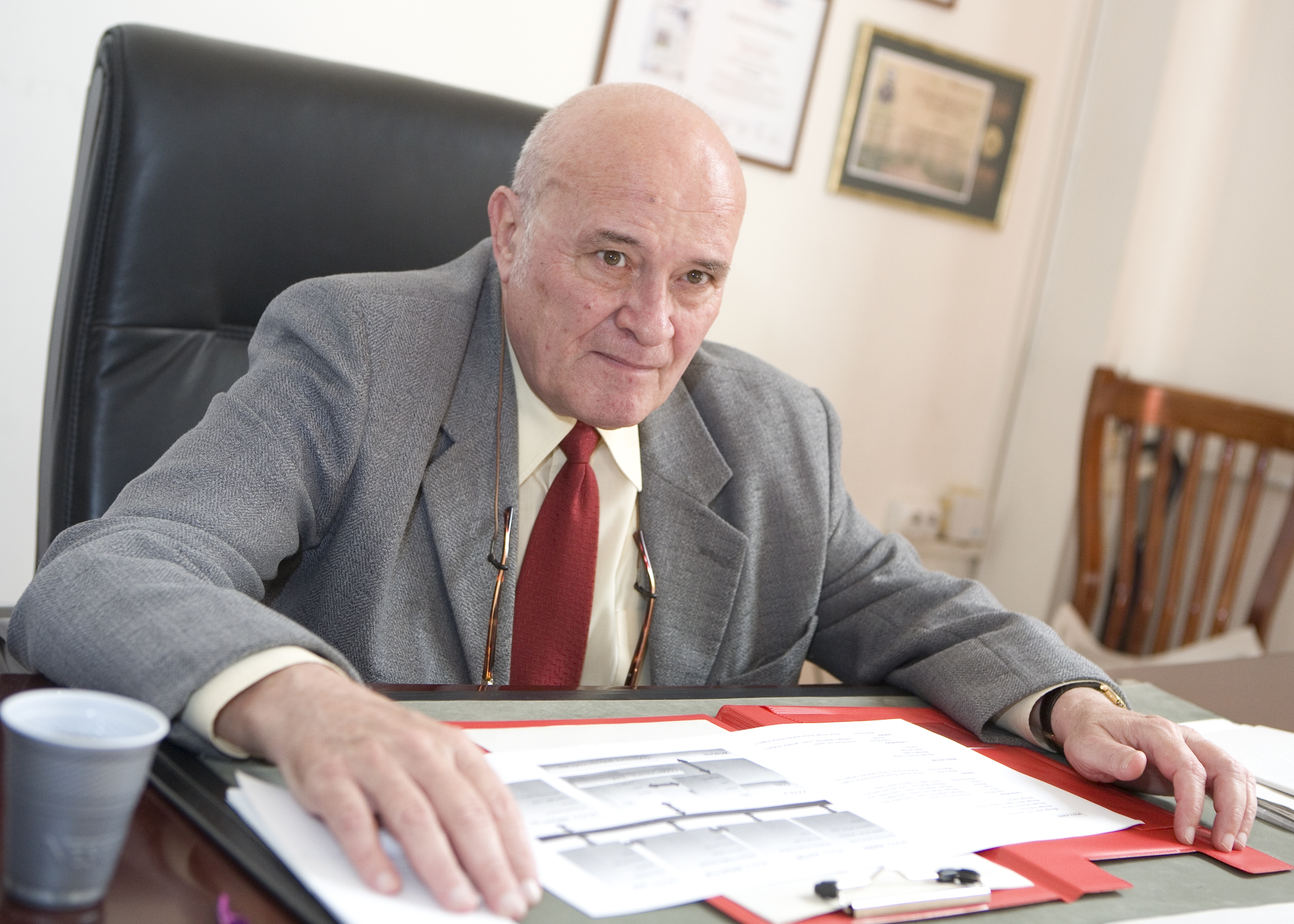 EXPERT în administraţie publică: "BUN-PLATNICII sunt lăsaţi, cinic, la cheremul RĂU-PLATNICILOR"