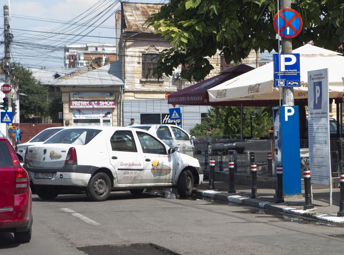 Cum eviți să-ţi fie BLOCATĂ MAŞINA într-o PARCARE PUBLICĂ