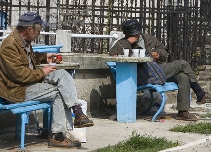 Alcoolicii anonimi s-au întâlnit în cimitir