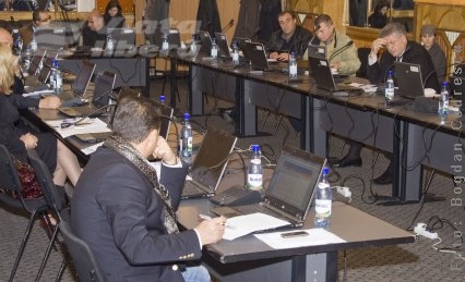 Dormiţi liniştiţi, aleşii fac la fel! 