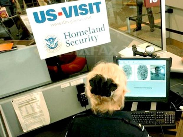 Un congresman cere desființarea VIZELOR pentru români