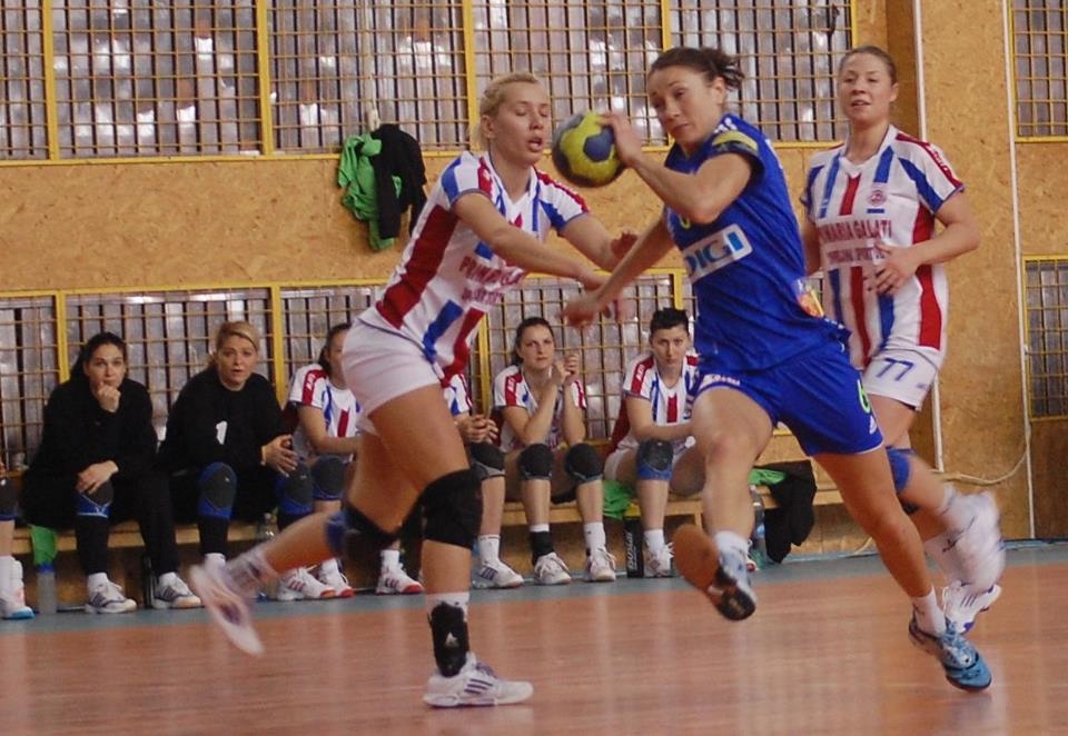 Danubius a pierdut la Roman. Gălăţencele au încheiat turul de campionat pe ultimul loc